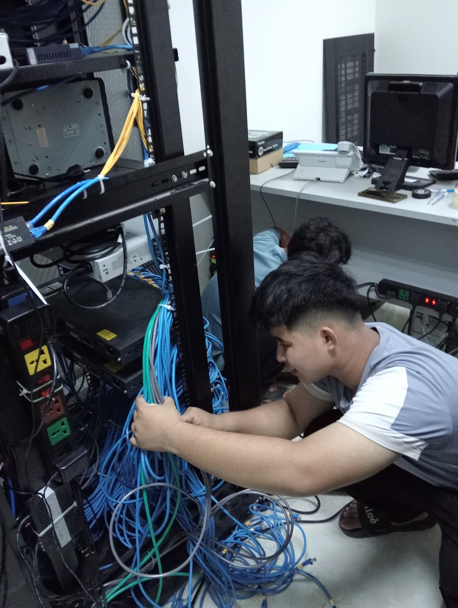 Thi công hệ thống mạng, tủ server tại Đồng Xoài